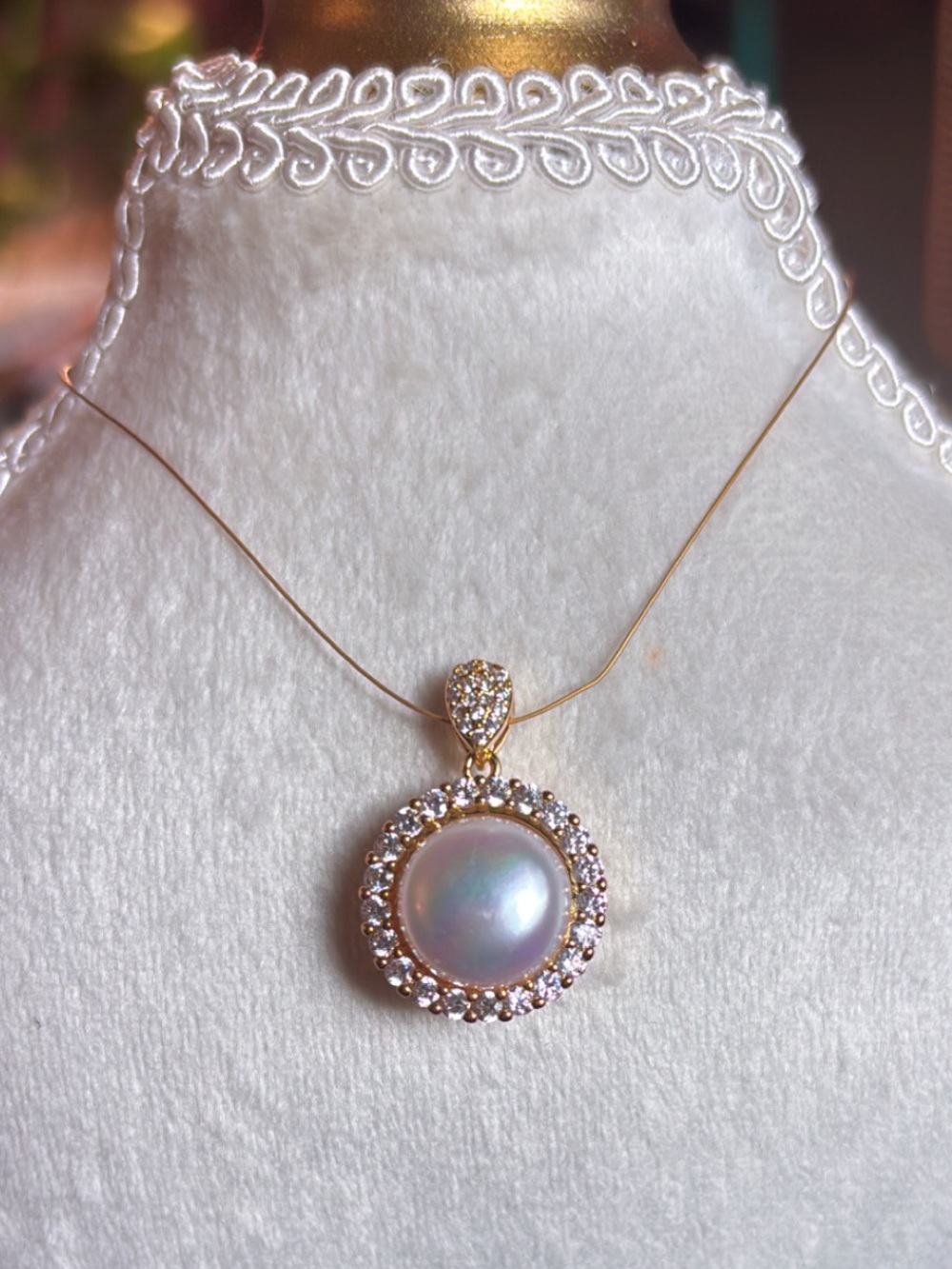 Gold Pearl Halo Pendant | Rainbow Luster | Iridescent Luster with Blue Overtones